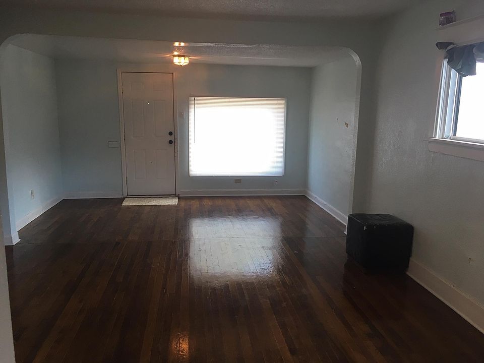 1st image of 1919 E 8th St