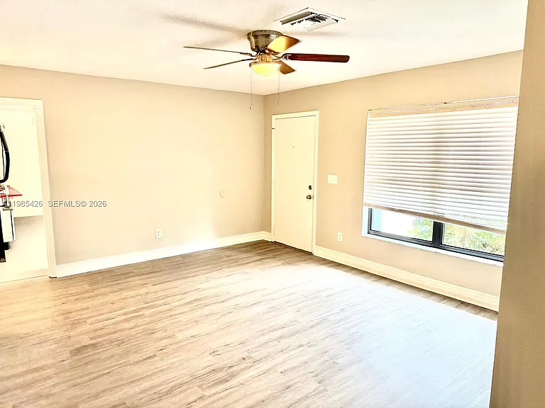 210 SW Voltair Ter — Photo 14