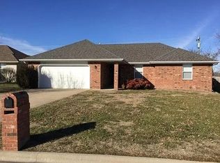 515 W Chestnut Rd, Nixa, MO 65714