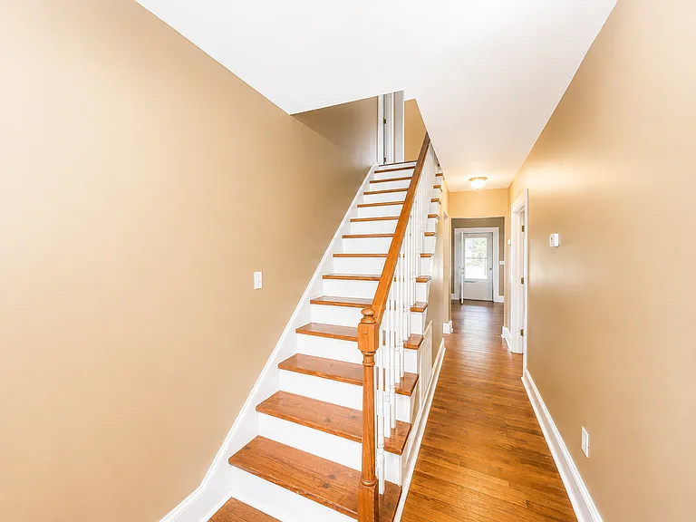 112 Babb St — Photo 9