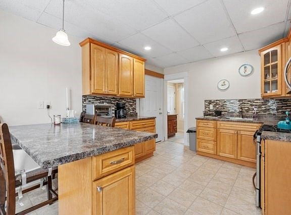 4th image of 29 Forest St