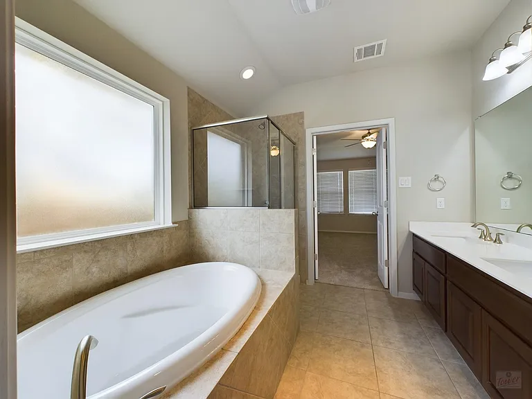 2409 Brook Crest Way — Photo 14