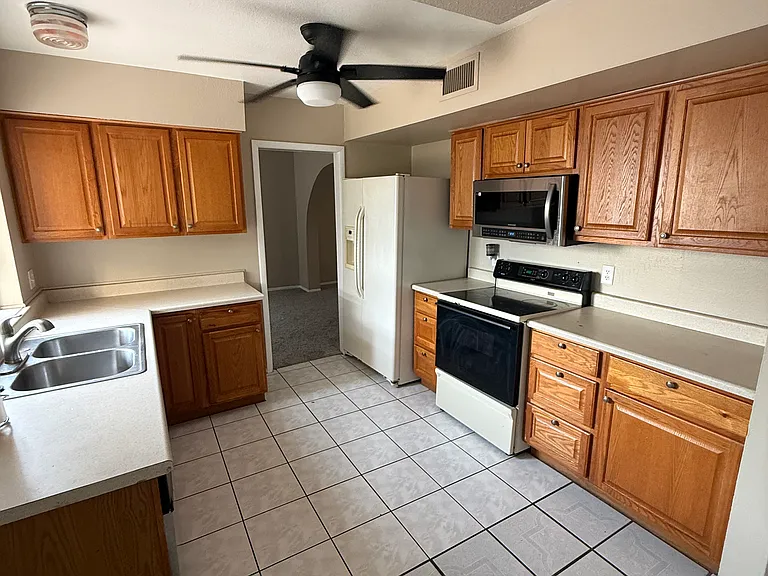 1600 E Westwind Way — Photo 9