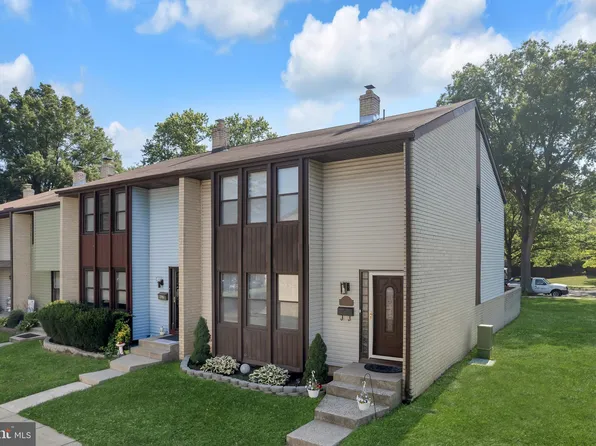 628 Twin Rivers Dr N, East Windsor, NJ 08520