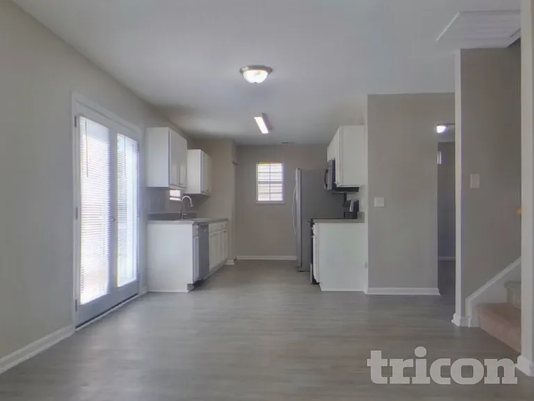 390 Fox Trot Dr — Photo 3