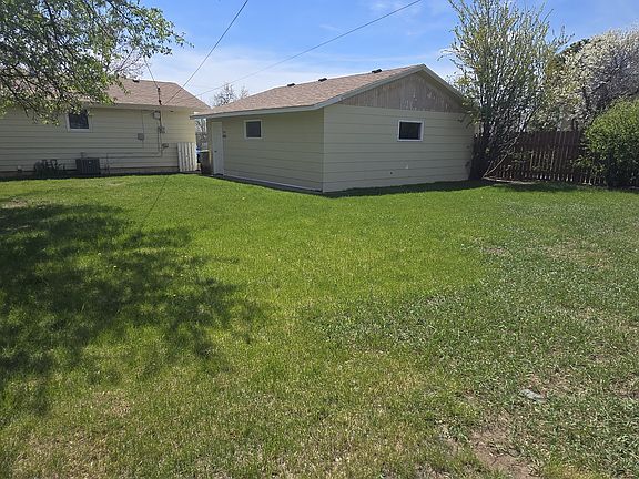 2nd image of 605 27th Ave NE