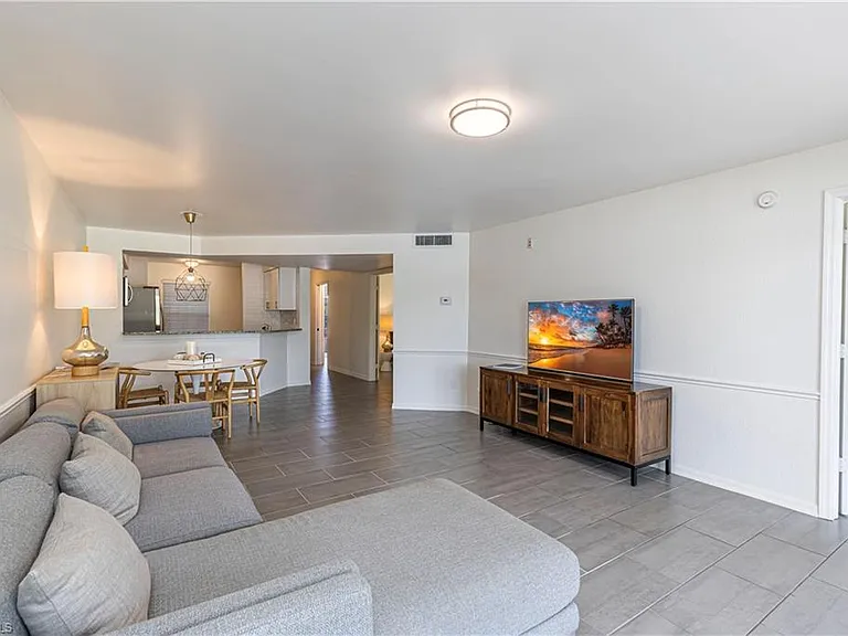 9600 Victoria Ln #108 — Photo 7
