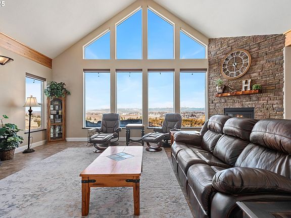 3rd image of 18924 Greenridge Dr