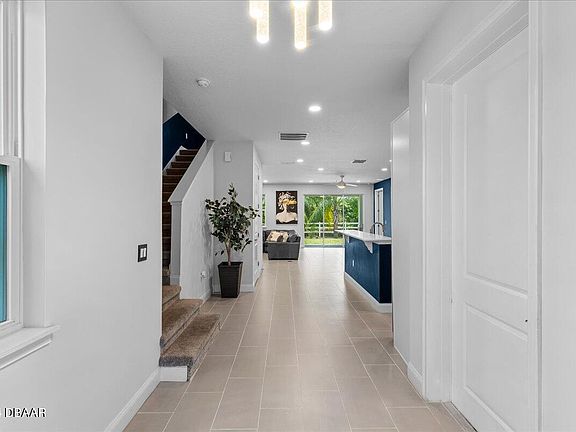 3rd image of 6747 Calistoga Cir
