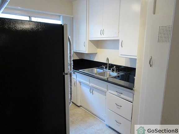 5th image of 4948 Rosewood Ave APT 3