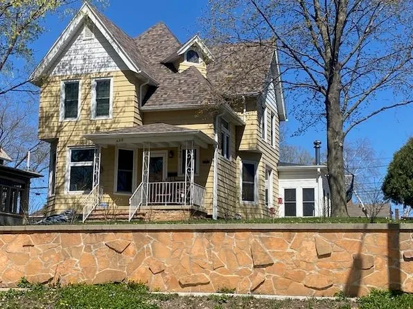 526 2nd Ave, Baraboo, WI 53913
