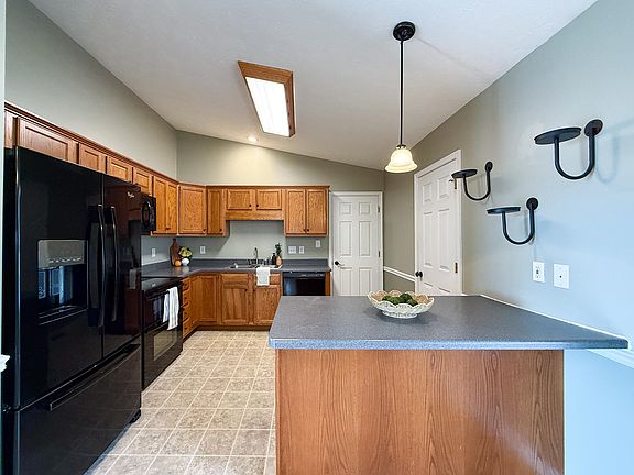 5th image of 121 Sugar Mill Ln