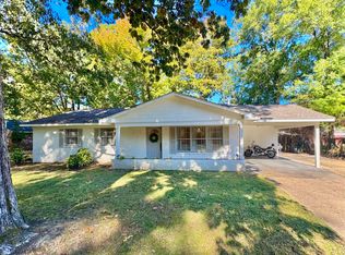 409 24th Ave N, Columbus, MS 39705