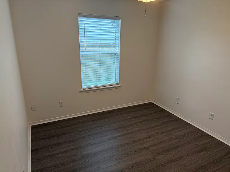 1375 N Carriage Way — Photo 10