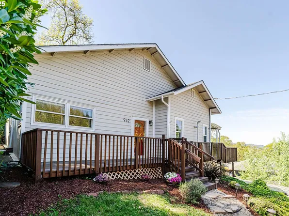 952 SE Glenn St, Roseburg, OR 97470