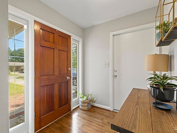 3rd image of 3855 Summer Dr