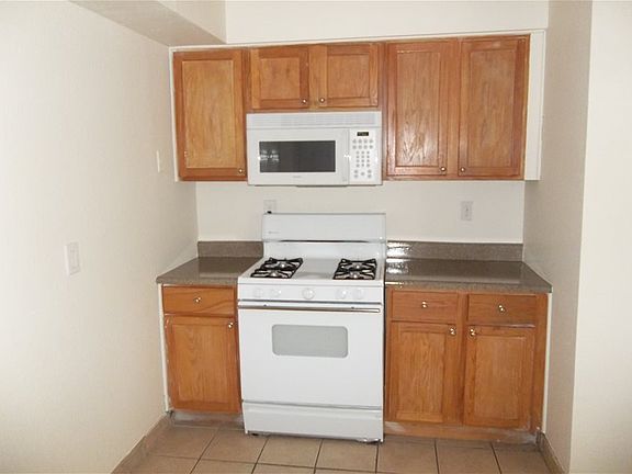 4th image of 3676 Waikiki Ave