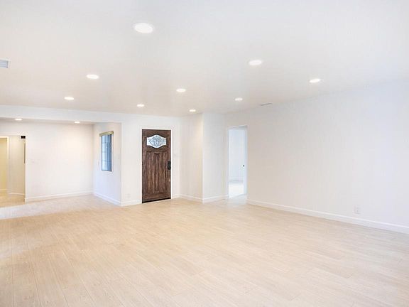 4th image of 8131 Nagle Ave
