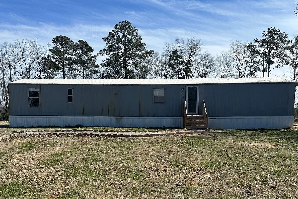 3 bed, 1.5 bath, 1000 sqft, $1,000 — Photo 1