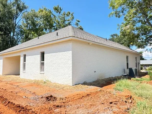435 W Reynolds St, Pontotoc, MS 38863
