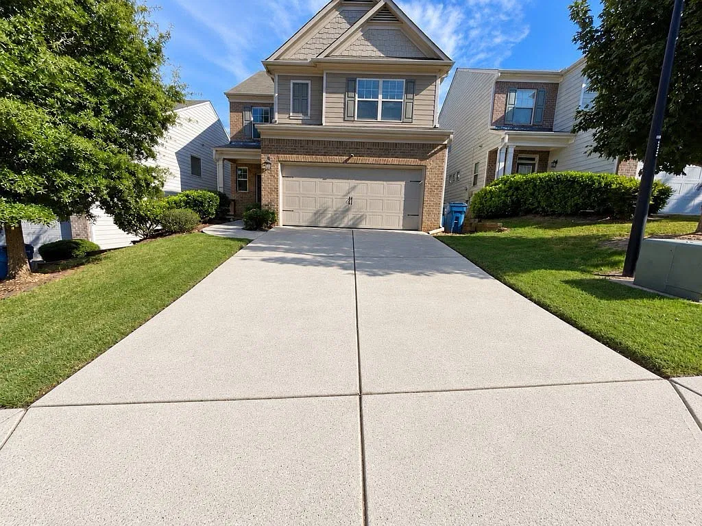 3 bed, 1994 sqft, $2,550 — Photo 1