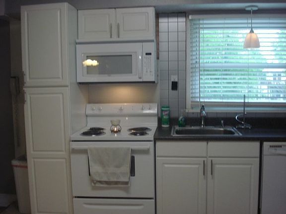 3rd image of 90 Saint Nicholas Ln