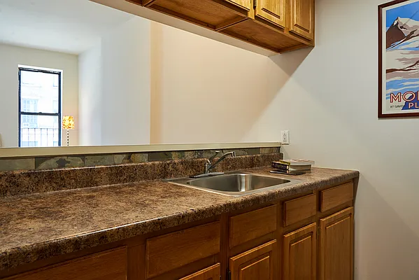 Rented by Perry Associates NYC Inc | media 15