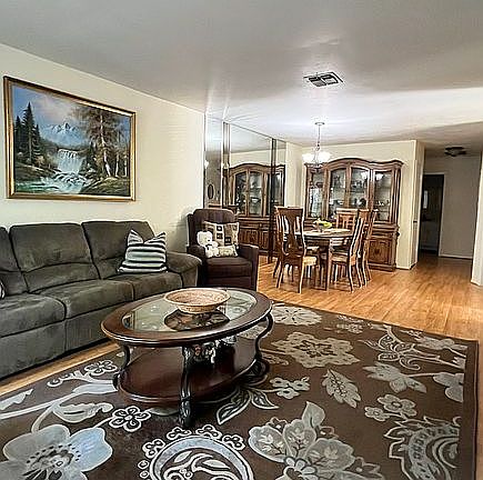 Living/dining room