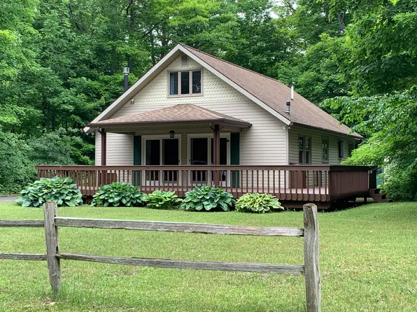 2962 W Spruce St, Saint Ignace, MI 49781
