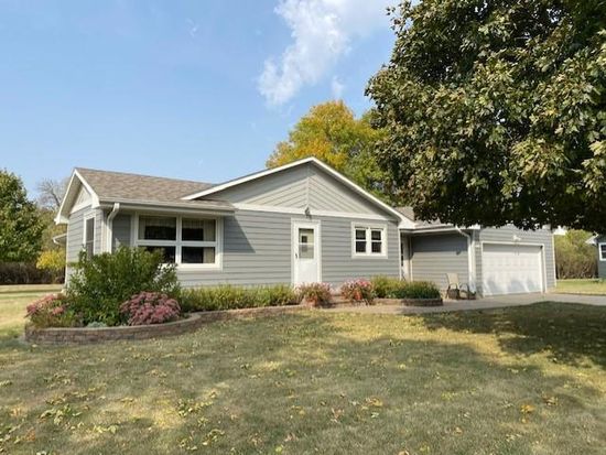 2086 Great Bend Blvd Windom Mn 56101 Zillow