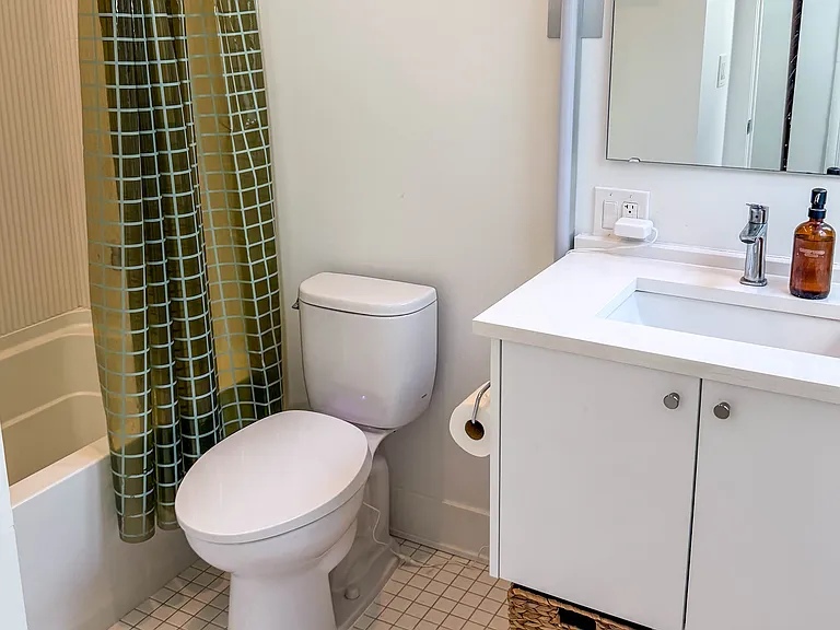 1856 W Chicago Ave #4F — Photo 12