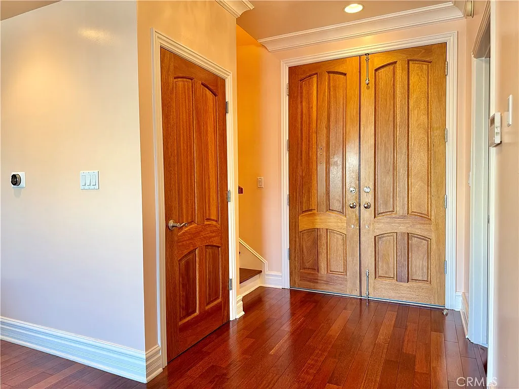 3 bed, 1855 sqft, $4,995 — Photo 3