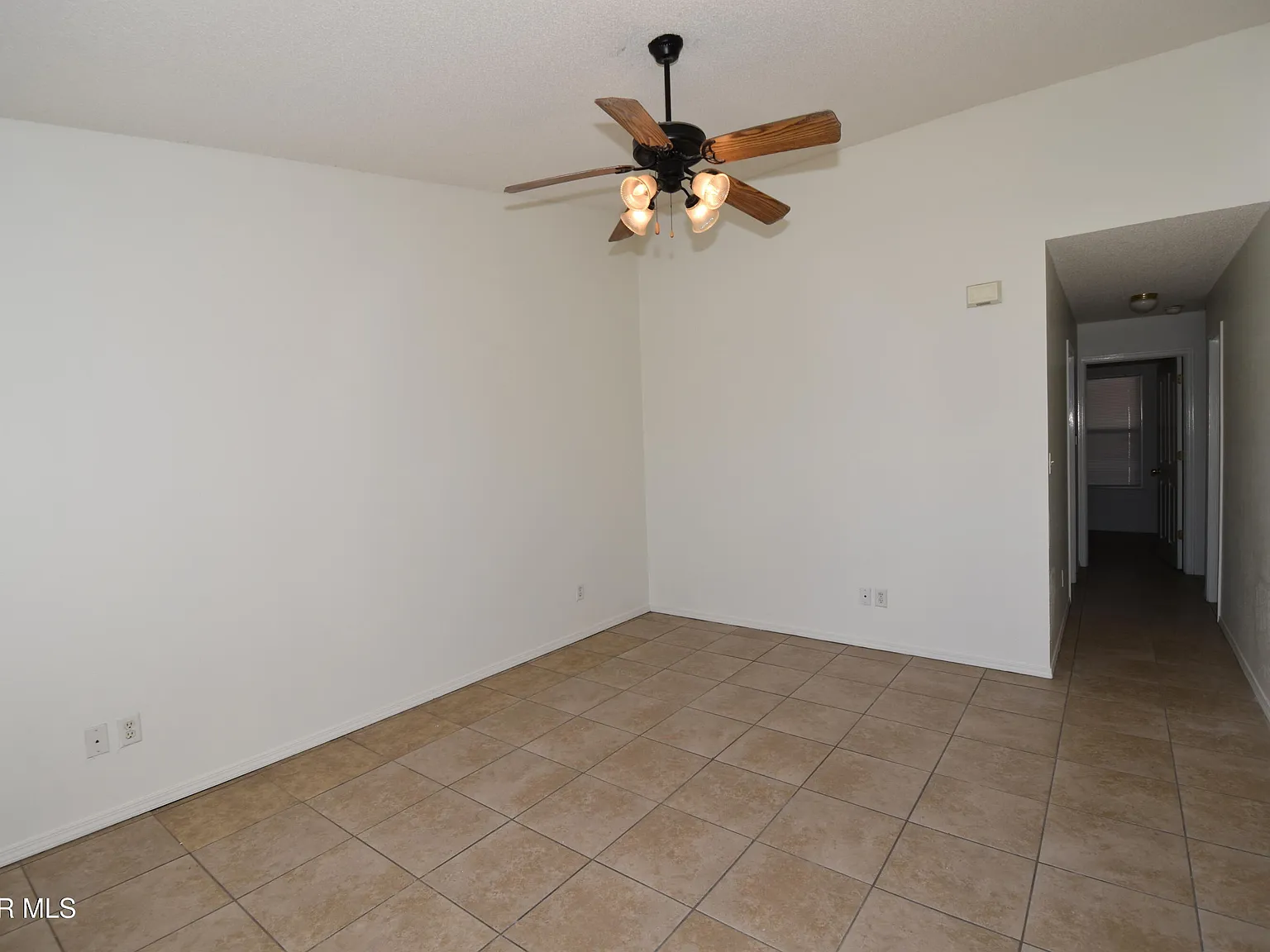 3 bed, 2.0 bath, 931 sqft, $1,450 — Photo 3