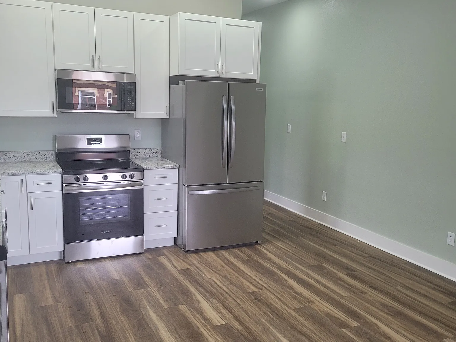 2 bed, 820 sqft, $1,350 — Photo 4