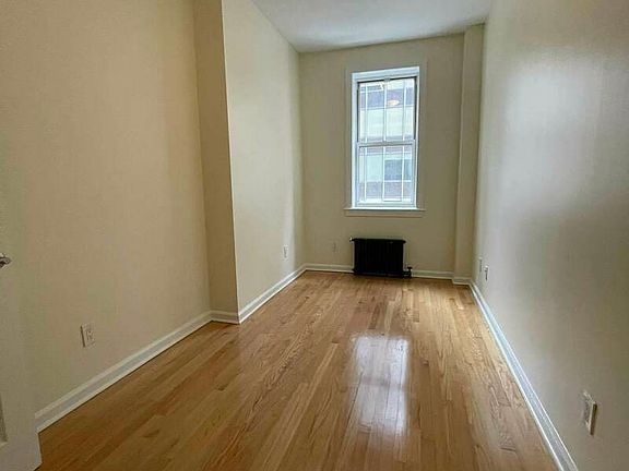 4th image of 52 W 50th St #3