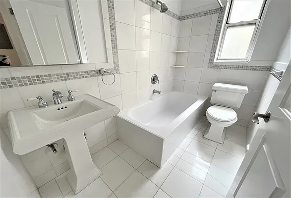 Rented by Manhattan Realty Group | media 15