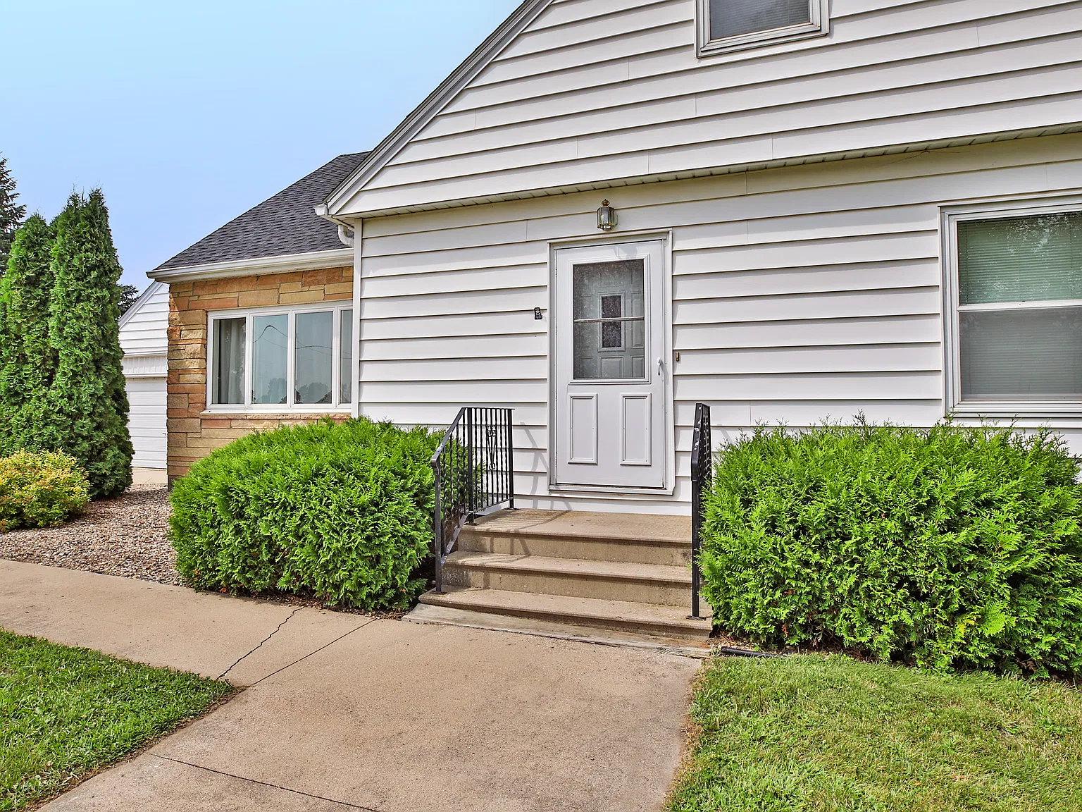 4 bed, 1920 sqft, $2,500 — Photo 3