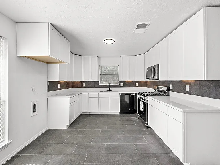 1022 Western Meadows Dr — Photo 10