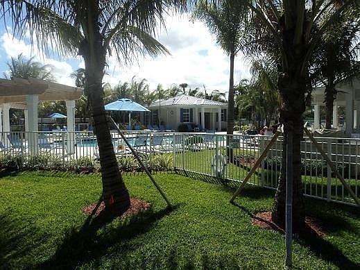 3rd image of 123 Bay Colony Dr N