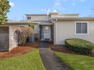 856 Halifax Dr, Warwick, RI 02886