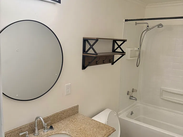 1002 S Hickory St — Photo 3