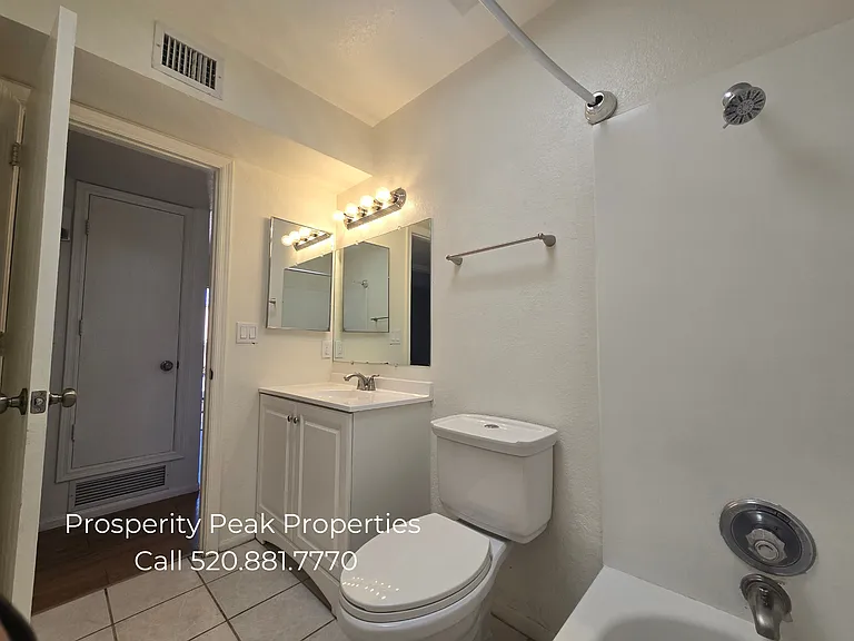 4211 E Lee St #C — Photo 4