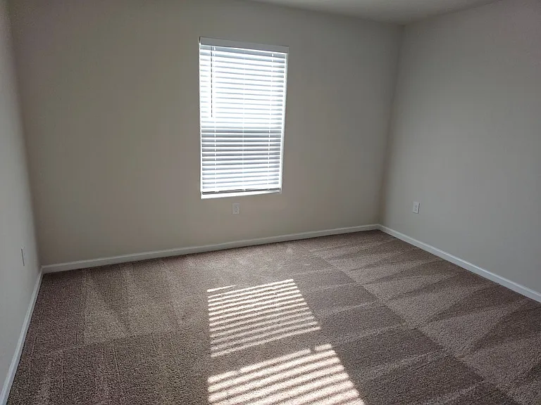 524 Hawley St — Photo 38