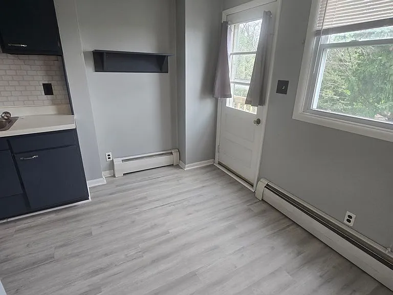 533 W Broadway — Photo 10