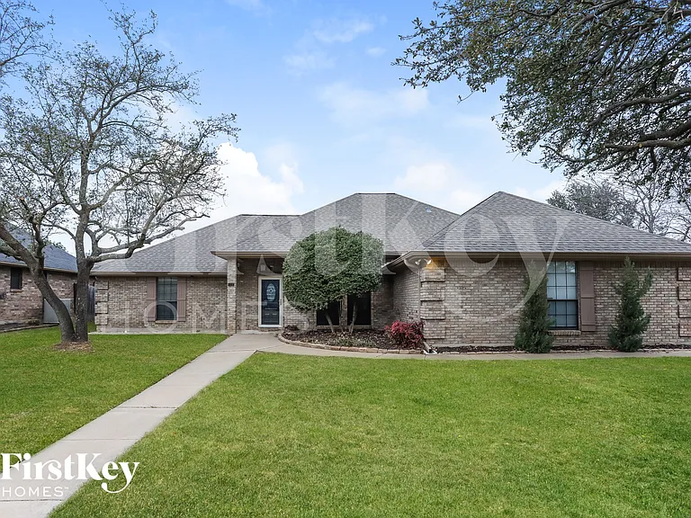 408 Flagstone Dr — Photo 1