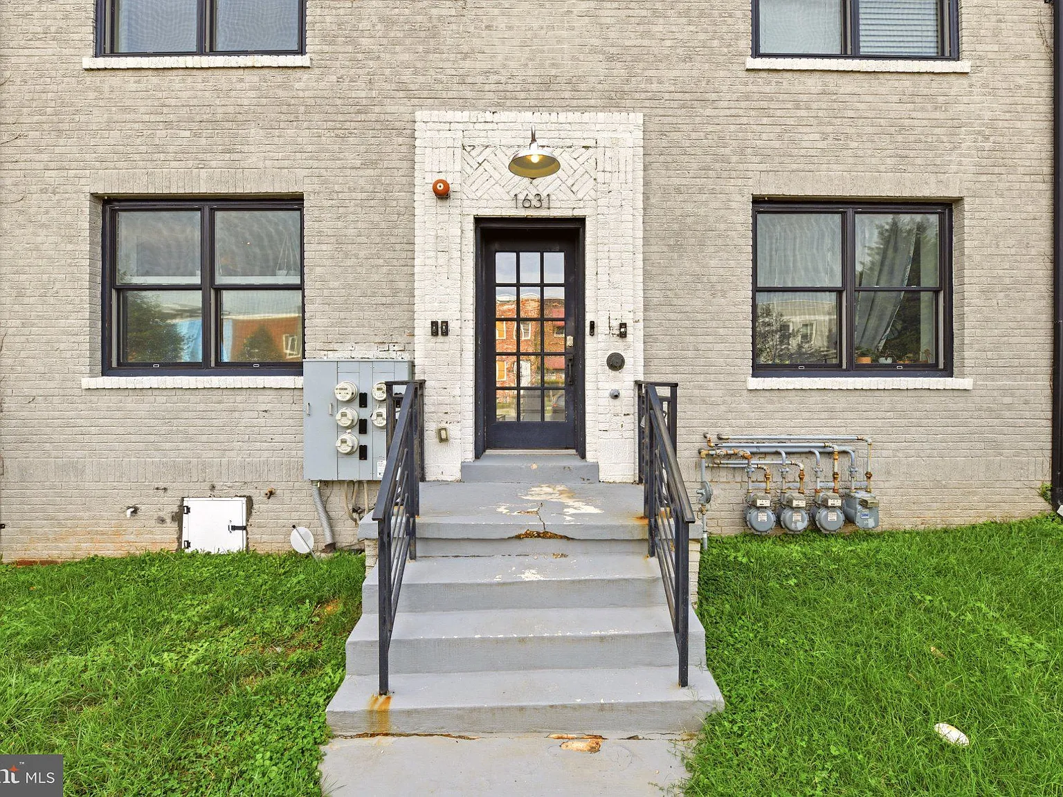 2 bed, 1.0 bath, 764 sqft, $2,000 — Photo 2