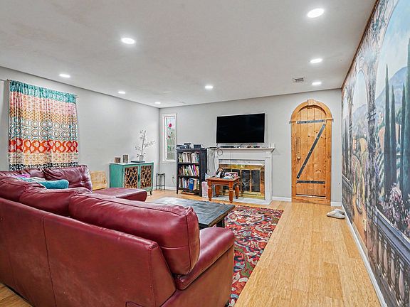 3rd image of 210 Village Green Rd