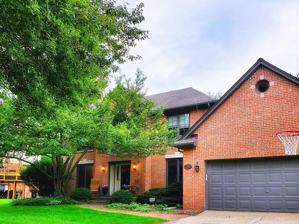 Front of large 4 bdrm home in coveted Meadow Brook Valley Sub.
