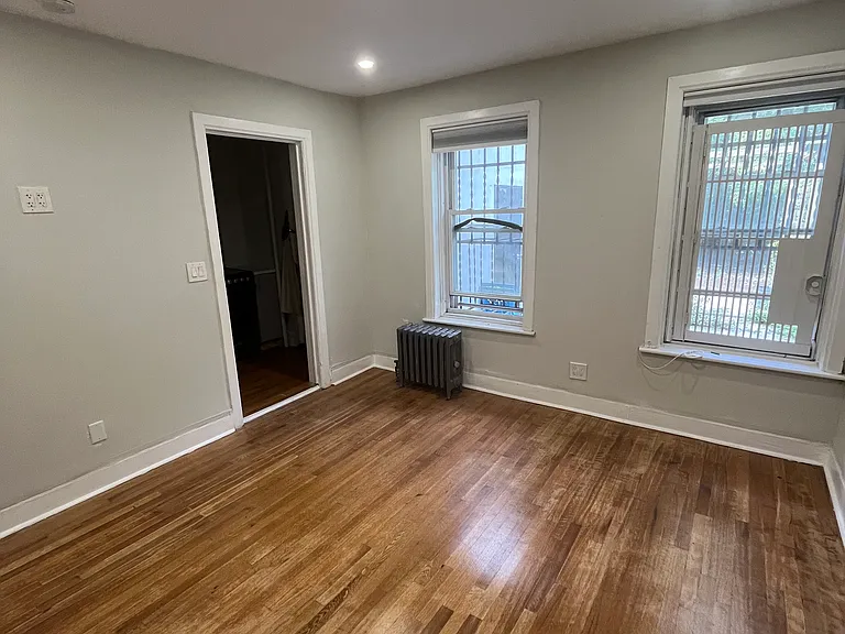 1061 Clay Ave #1B — Photo 4