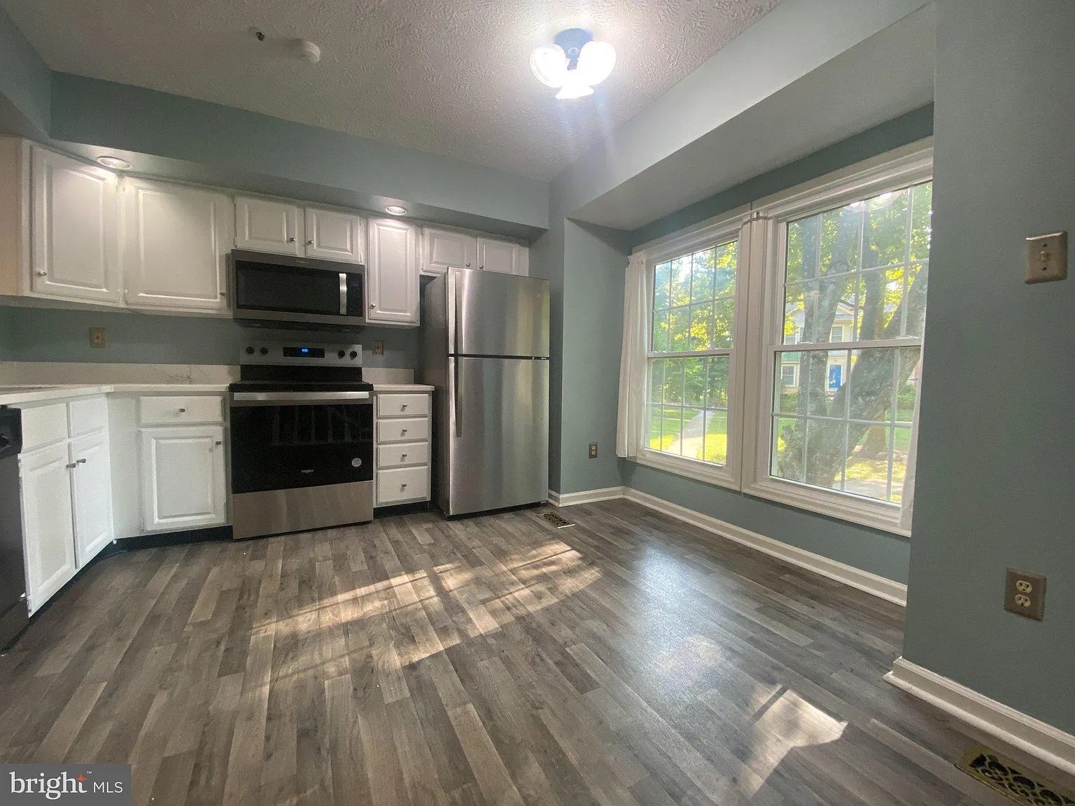 3 bed, 3.5 bath, 1820 sqft, $2,675 — Photo 2